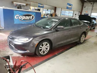 2015 Chrysler 200 Limited z VIN 1C3CCCABXFN528585, wystawiony jako Copart lot #52038035 z przebiegiem 84 500 mil mil oraz Szkody całkowita. Historia ofert i sprzedaży dostępna na DreamBid. Obrazek 1.