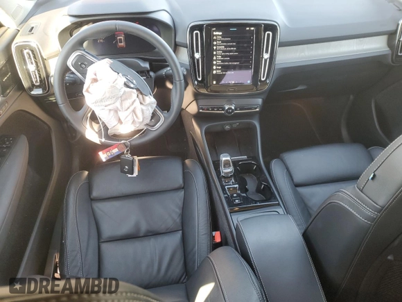 2023 Volvo XC40 Ultimate Dark Theme z VIN YV4L12UX9P2100106, wystawiony jako Copart lot #85582384 z przebiegiem 7 506 mil mil oraz Szkoda całkowita • Salvage title. Historia ofert i sprzedaży dostępna na DreamBid. Obrazek 8.