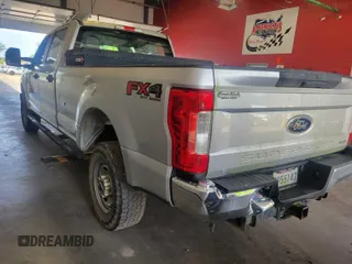 2019 Ford F-250 XL z VIN 1FT7W2B67KEC34569, wystawiony jako IAAI lot #42568666 z przebiegiem 136 087 mil mil oraz . Historia ofert i sprzedaży dostępna na DreamBid. Obrazek 1.