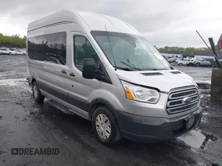 2015 Ford Transit Passenger XL z VIN 1FBAX2XG0FKA43494, wystawiony jako IAAI lot #42231214 z przebiegiem 166 704 mil mil oraz . Historia ofert i sprzedaży dostępna na DreamBid. Obrazek 1.