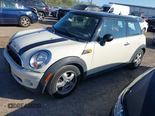 2007 MINI Hardtop with VIN WMWMF33597TU61986, listed as a IAAI auction lot 42139746 with 92,448 mi miles and . Bid and sale history available at DreamBid. Image 2.