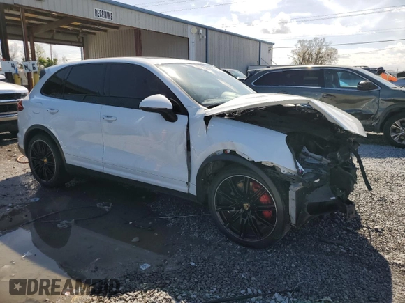 2015 Porsche Cayenne Turbo z VIN WP1AC2A21FLA81202, wystawiony jako Copart lot #45562605 z przebiegiem 72 979 mil mil oraz Szkoda całkowita • Salvage title. Historia ofert i sprzedaży dostępna na DreamBid. Obrazek 4.
