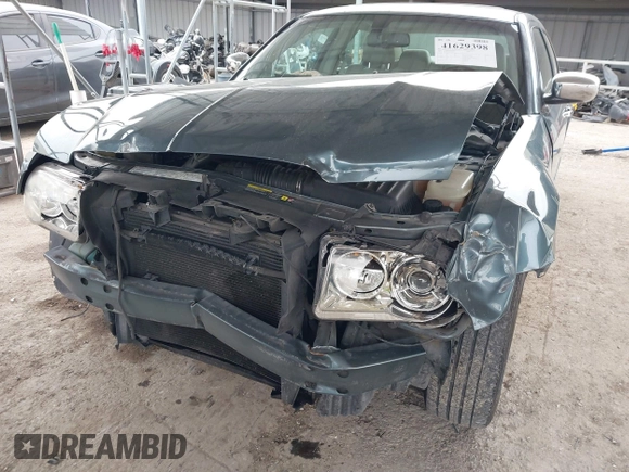 2006 Chrysler 300 C with VIN 2C3KA63H66H318725, listed as a IAAI auction lot 41629398 with 157,367 mi miles. Bid and sale history available at carsss.com. Image 6.