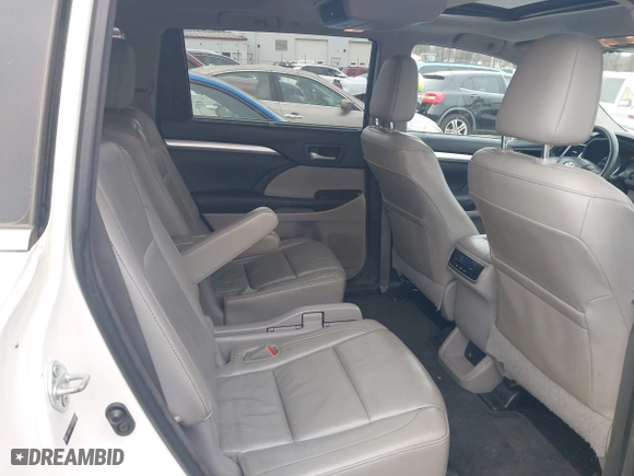 2014 Toyota Highlander XLE with VIN 5TDKKRFH2ES010070, listed as a IAAI auction lot 41379778 with 123,841 mi miles. Bid and sale history available at carsss.com. Image 8.