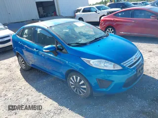 2013 Ford Fiesta SE z VIN 3FADP4BJ8DM176359, wystawiony jako IAAI lot #42230647 z przebiegiem Nie podano mil oraz . Historia ofert i sprzedaży dostępna na DreamBid. Obrazek 1.