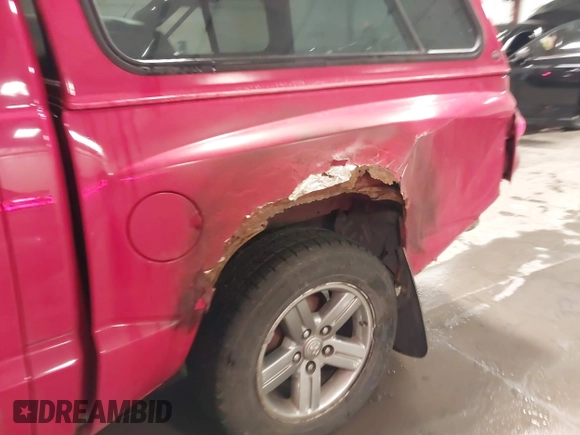 2008 Dodge Dakota Laramie z VIN 1D7HW58N58S534499, wystawiony jako IAAI lot #41528141 z przebiegiem 127 340 mil mil oraz . Historia ofert i sprzedaży dostępna na DreamBid. Obrazek 6.