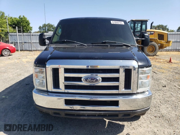 2013 Ford Econoline Cargo Commercial z VIN 1FTNE1EW8DDB19505, wystawiony jako Copart lot #61860735 z przebiegiem 300 941 mil mil oraz Czysty tytuł • Clean title. Historia ofert i sprzedaży dostępna na DreamBid. Obrazek 5.
