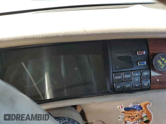 1995 Cadillac DeVille z VIN 1G6KD52B6SU274827, wystawiony jako Copart lot #41902125 z przebiegiem Nie podano mil oraz Szkoda całkowita • Salvage title. Historia ofert i sprzedaży dostępna na DreamBid. Obrazek 9.