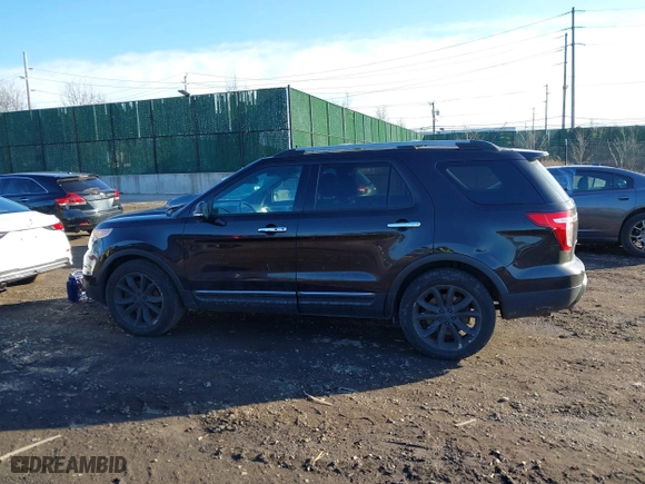 2013 Ford Explorer Limited with VIN 1FM5K8F85DGB85957, listed as a IAAI auction lot 41530677 with 219,130 mi miles. Bid and sale history available at carsss.com. Image 14.