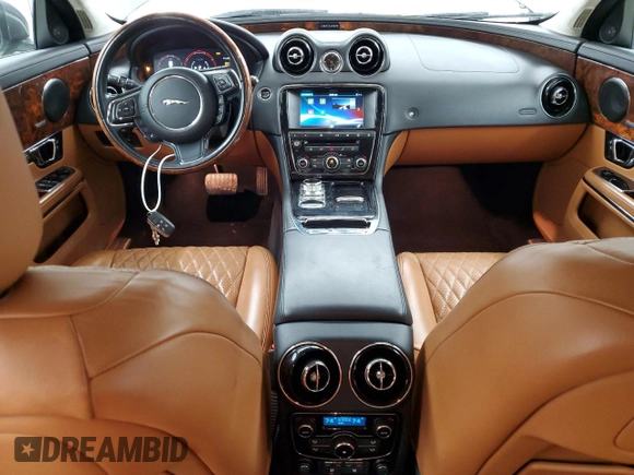 2016 Jaguar XJ Portfolio с VIN SAJWJ2GD5G8V94965, выставлен на аукционе Copart как лот 75716224 с пробегом 85 691 миль миль и Списание • Salvage title. История ставок и продаж доступна на DreamBid. Изображение 8.
