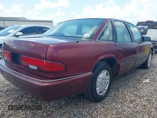 1996 Buick Regal z VIN 2G4WD52K1T1442526, wystawiony jako IAAI lot #42542177 z przebiegiem 80 270 mil mil oraz . Historia ofert i sprzedaży dostępna na DreamBid. Obrazek 4.
