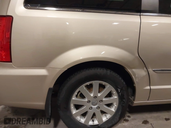 2012 Chrysler Town & Country Touring with VIN 2C4RC1BG3CR363854, listed as a IAAI auction lot 41733016 with 76,869 mi miles. Bid and sale history available at carsss.com. Image 6.