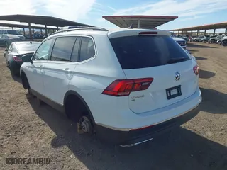 2020 Volkswagen Tiguan SE with VIN 3VV3B7AX0LM039721, listed as a IAAI auction lot 41627081 with 56,405 mi miles. Bid and sale history available at carsss.com. Image 3.