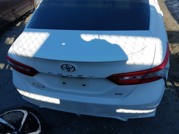 2018 Toyota Camry LE with VIN 4T1B11HK3JU658046, listed as a IAAI auction lot 41222583 with 325,249 mi miles. Bid and sale history available at carsss.com. Image 16.