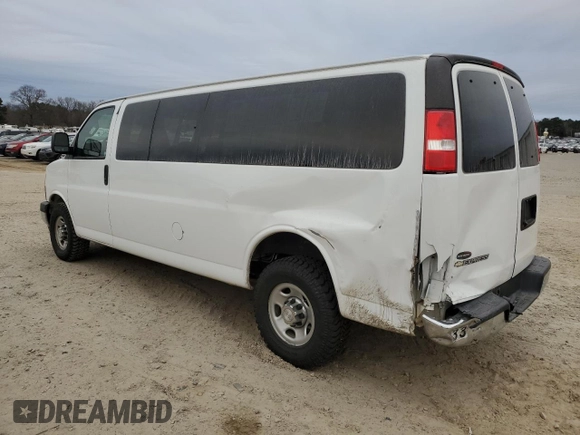 2020 Chevrolet Express Passenger LT z VIN 1GAZGPFG5L1169356, wystawiony jako Copart lot #44124655 z przebiegiem 33 599 mil mil oraz Szkoda całkowita • Salvage title. Historia ofert i sprzedaży dostępna na DreamBid. Obrazek 2.