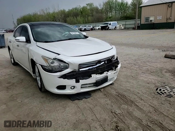 2014 Nissan Maxima SV z VIN 1N4AA5AP0EC439334, wystawiony jako Copart lot #54109875 z przebiegiem 131 592 mil mil oraz Szkoda całkowita • Salvage title. Historia ofert i sprzedaży dostępna na DreamBid. Obrazek 13.