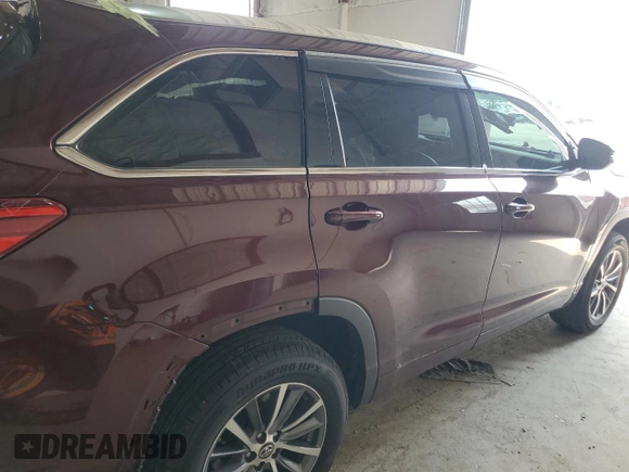 2018 Toyota Highlander SE with VIN 5TDKZRFH5JS267732, listed as a Copart auction lot 57862535 with 116,980 mi miles and Salvage title. Bid and sale history available at DreamBid. Image 10.