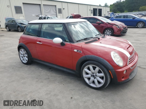 2006 MINI Hardtop S z VIN WMWRE33586TJ35233, wystawiony jako Copart lot #55118115 z przebiegiem 126 066 mil mil oraz Szkoda całkowita • Salvage title. Historia ofert i sprzedaży dostępna na DreamBid. Obrazek 4.