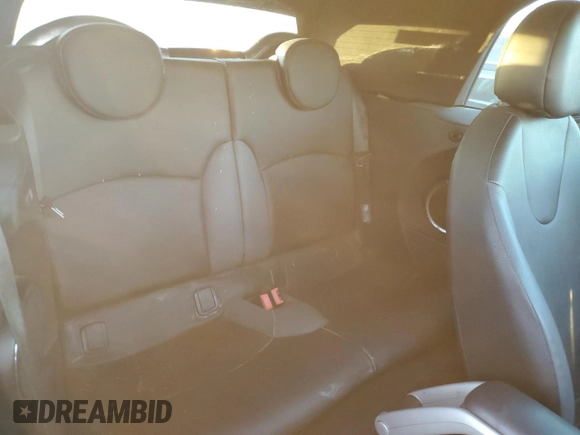 2009 MINI Convertible с VIN WMWMR335X9TU95882, выставлен на аукционе Copart как лот 85075864 с пробегом 101 873 миль миль и Чистый • Clean title. История ставок и продаж доступна на DreamBid. Изображение 10.