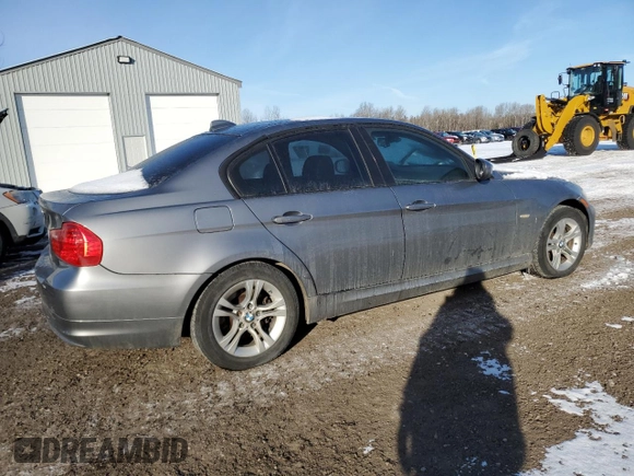 2009 BMW 3 Series 323i z VIN WBAPG73599A401495, wystawiony jako Copart lot #88476595 z przebiegiem 231 795 mil mil oraz Czysty tytuł • Clean title. Historia ofert i sprzedaży dostępna na DreamBid. Obrazek 3.