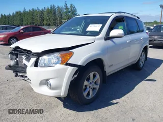 2011 Toyota RAV4 Limited z VIN 2T3DF4DV9BW173656, wystawiony jako IAAI lot #42726272 z przebiegiem 81 421 mil mil oraz . Historia ofert i sprzedaży dostępna na DreamBid. Obrazek 17.