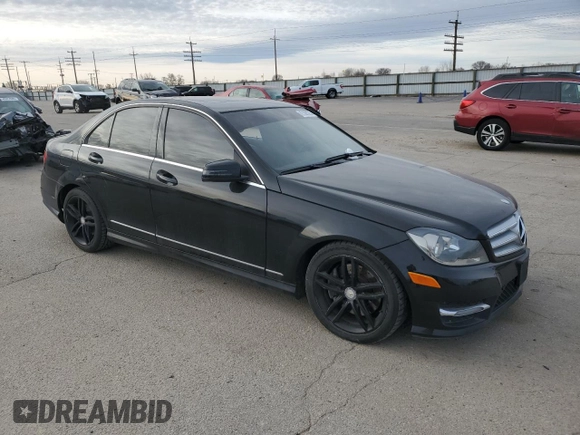 2013 Mercedes-Benz C 300 Sport с VIN WDDGF8AB7DR272984, выставлен на аукционе Copart как лот 47308325 с пробегом 94 740 миль миль и Списание • Salvage title. История ставок и продаж доступна на DreamBid. Изображение 4.