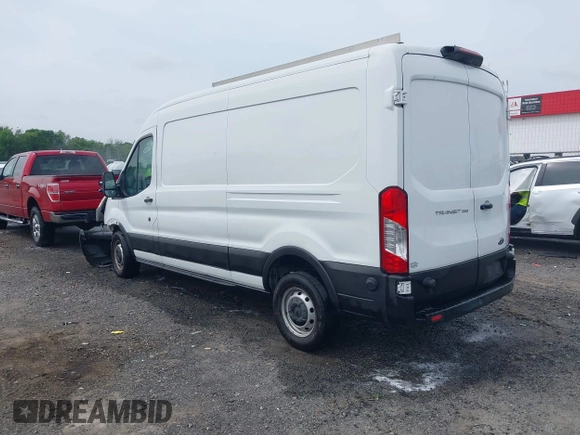 2018 Ford Transit z VIN 1FTYR2CM6JKA77870, wystawiony jako IAAI lot #42087185 z przebiegiem 142 452 mil mil oraz . Historia ofert i sprzedaży dostępna na DreamBid. Obrazek 3.