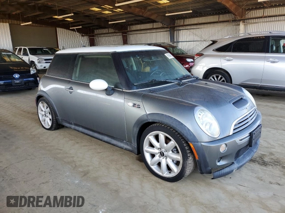 2006 MINI Hardtop S with VIN WMWRE33546TJ48416, listed as a Copart auction lot 51646105 with 110,104 mi miles and Clean Title. Bid and sale history available at DreamBid. Image 4.