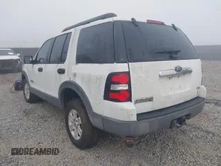 2006 Ford Explorer XLT z VIN 1FMEU73806UB54242, wystawiony jako IAAI lot #42408147 z przebiegiem Nie podano mil oraz . Historia ofert i sprzedaży dostępna na DreamBid. Obrazek 3.