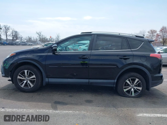 2018 Toyota RAV4 XLE with VIN 2T3RFREV0JW786393, listed as a IAAI auction lot 41997778 with 44,666 mi miles. Bid and sale history available at carsss.com. Image 14.