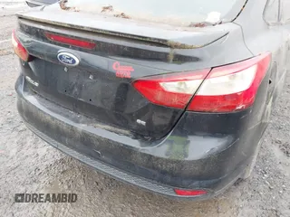 2012 Ford Focus SE с VIN 1FAHP3F21CL460902, выставлен на аукционе IAAI как лот 42482808 с пробегом 147 576 миль миль и . История ставок и продаж доступна на DreamBid. Изображение 6.