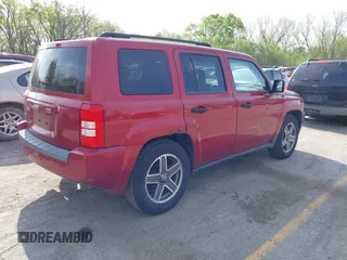 2008 Jeep Patriot Sport with VIN 1J8FF28WX8D667698, listed as a IAAI auction lot 41979151 with 165,981 mi miles. Bid and sale history available at carsss.com. Image 4.