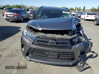 2018 Toyota Highlander SE z VIN 5TDJZRFH7JS543971, wystawiony jako Copart lot #59059755 z przebiegiem 60 635 mil mil oraz Szkoda całkowita • Salvage title. Historia ofert i sprzedaży dostępna na DreamBid. Obrazek 5.