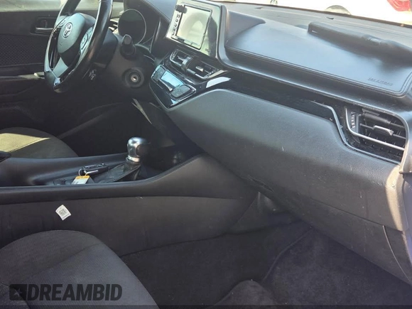 2018 Toyota C-HR XLE z VIN NMTKHMBX7JR014509, wystawiony jako IAAI lot #42375870 z przebiegiem 171 695 mil mil oraz . Historia ofert i sprzedaży dostępna na DreamBid. Obrazek 5.