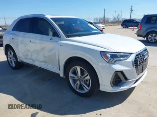 2024 Audi Q3 S line Premium Plus z VIN WA1EECF32R1141891, wystawiony jako IAAI lot #41668111 z przebiegiem 1426 mil mil oraz . Historia ofert i sprzedaży dostępna na DreamBid. Obrazek 1.