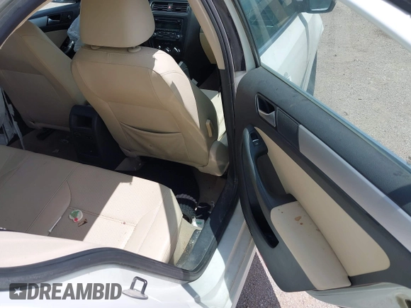2014 Volkswagen Jetta SE with VIN 3VWD07AJXEM333132, listed as a IAAI auction lot 42637022 with 157,113 mi miles and . Bid and sale history available at DreamBid. Image 8.