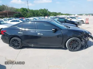 2017 Nissan Maxima SV z VIN 1N4AA6AP5HC399438, wystawiony jako IAAI lot #42436750 z przebiegiem 82 832 mil mil oraz . Historia ofert i sprzedaży dostępna na DreamBid. Obrazek 13.
