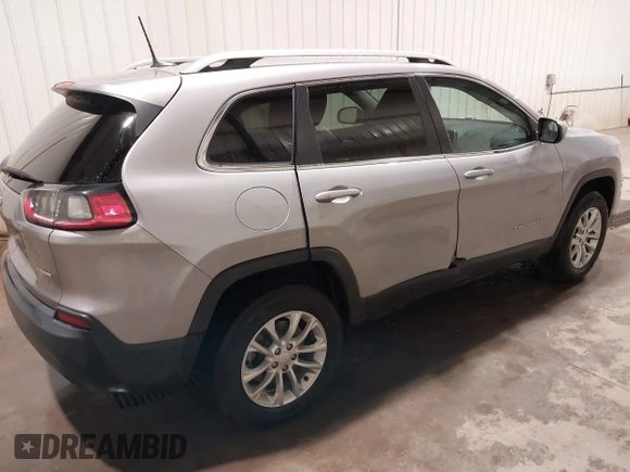 2019 Jeep Cherokee Latitude z VIN 1C4PJMCB0KD122398, wystawiony jako IAAI lot #41798728 z przebiegiem 117 810 mil mil oraz . Historia ofert i sprzedaży dostępna na DreamBid. Obrazek 4.