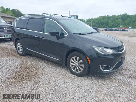 2018 Chrysler Pacifica Touring L z VIN 2C4RC1BG8JR262158, wystawiony jako IAAI lot #42182431 z przebiegiem 65 890 mil mil oraz . Historia ofert i sprzedaży dostępna na DreamBid. Obrazek 1.