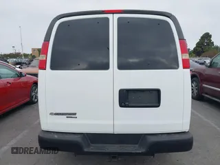 2014 Chevrolet Express Passenger LS z VIN 1GNSGBF43E1184305, wystawiony jako IAAI lot #42537616 z przebiegiem 35 596 mil mil oraz . Historia ofert i sprzedaży dostępna na DreamBid. Obrazek 16.
