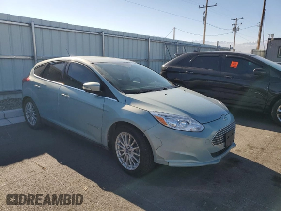 2013 Ford Focus Electric z VIN 1FADP3R46DL364373, wystawiony jako Copart lot #47291505 z przebiegiem 92 412 mil mil oraz Szkody całkowita. Historia ofert i sprzedaży dostępna na DreamBid. Obrazek 4.