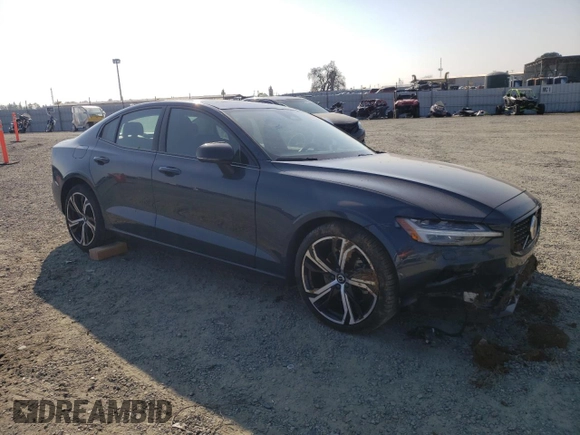 2024 Volvo S60 Core Dark Theme z VIN 7JRL12TK9RG305506, wystawiony jako Copart lot #43276995 z przebiegiem 603 mil mil oraz Szkoda całkowita • Salvage title. Historia ofert i sprzedaży dostępna na DreamBid. Obrazek 4.