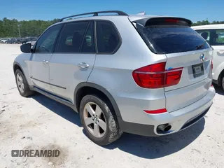 2011 BMW X5 35i z VIN 5UXZV4C55BL415564, wystawiony jako IAAI lot #42336270 z przebiegiem 102 451 mil mil oraz . Historia ofert i sprzedaży dostępna na DreamBid. Obrazek 3.