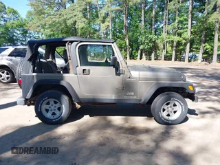 2003 Jeep Wrangler Sport z VIN 1J4FA49S13P313180, wystawiony jako IAAI lot #42349673 z przebiegiem 141 073 mil mil oraz . Historia ofert i sprzedaży dostępna na DreamBid. Obrazek 13.