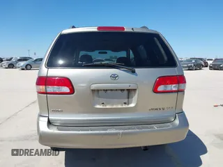 2001 Toyota Sienna LE with VIN 4T3ZF13C21U319690, listed as a IAAI auction lot 41729102 with 178,181 mi miles. Bid and sale history available at carsss.com. Image 17.