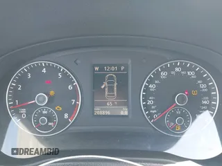 2012 Volkswagen Passat SE z VIN 1VWBP7A36CC068499, wystawiony jako IAAI lot #41932731 z przebiegiem 208 896 mil mil oraz . Historia ofert i sprzedaży dostępna na DreamBid. Obrazek 7.