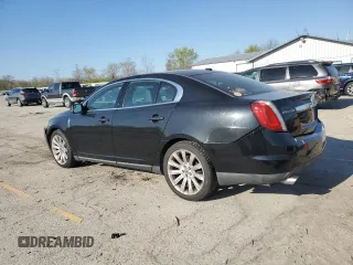 2011 Lincoln MKS z VIN 1LNHL9DR1BG607036, wystawiony jako Copart lot #53512305 z przebiegiem 159 921 mil mil oraz Szkoda całkowita • Salvage title. Historia ofert i sprzedaży dostępna na DreamBid. Obrazek 2.