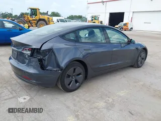 2023 Tesla Model 3 z VIN 5YJ3E1EA6PF435672, wystawiony jako IAAI lot #42375203 z przebiegiem 30 688 mil mil oraz . Historia ofert i sprzedaży dostępna na DreamBid. Obrazek 4.