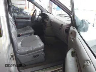 2000 Chrysler Town & Country LXi with VIN 1C4GP54LXYB610435, listed as a IAAI auction lot 42110245 with 201,201 mi miles. Bid and sale history available at carsss.com. Image 5.