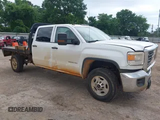 2015 GMC Sierra 2500HD z VIN 1GT12XEG6FF667741, wystawiony jako IAAI lot #42149840 z przebiegiem 241 686 mil mil oraz . Historia ofert i sprzedaży dostępna na DreamBid. Obrazek 1.